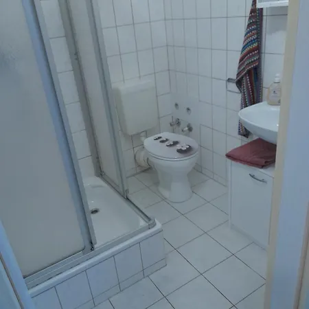 2 Raum In Der Naehe Des August Horch Museum * ツウィッカウ