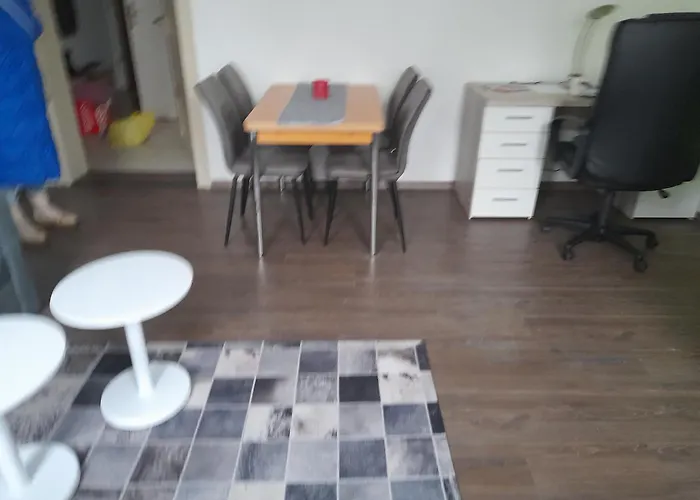 2 Raum In Der Naehe Des August Horch Museum شقة